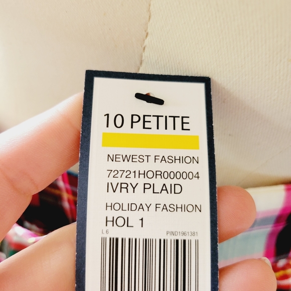 Crown & Ivy Plaid Skirt with Bow size 10p - Picture 9 of 10